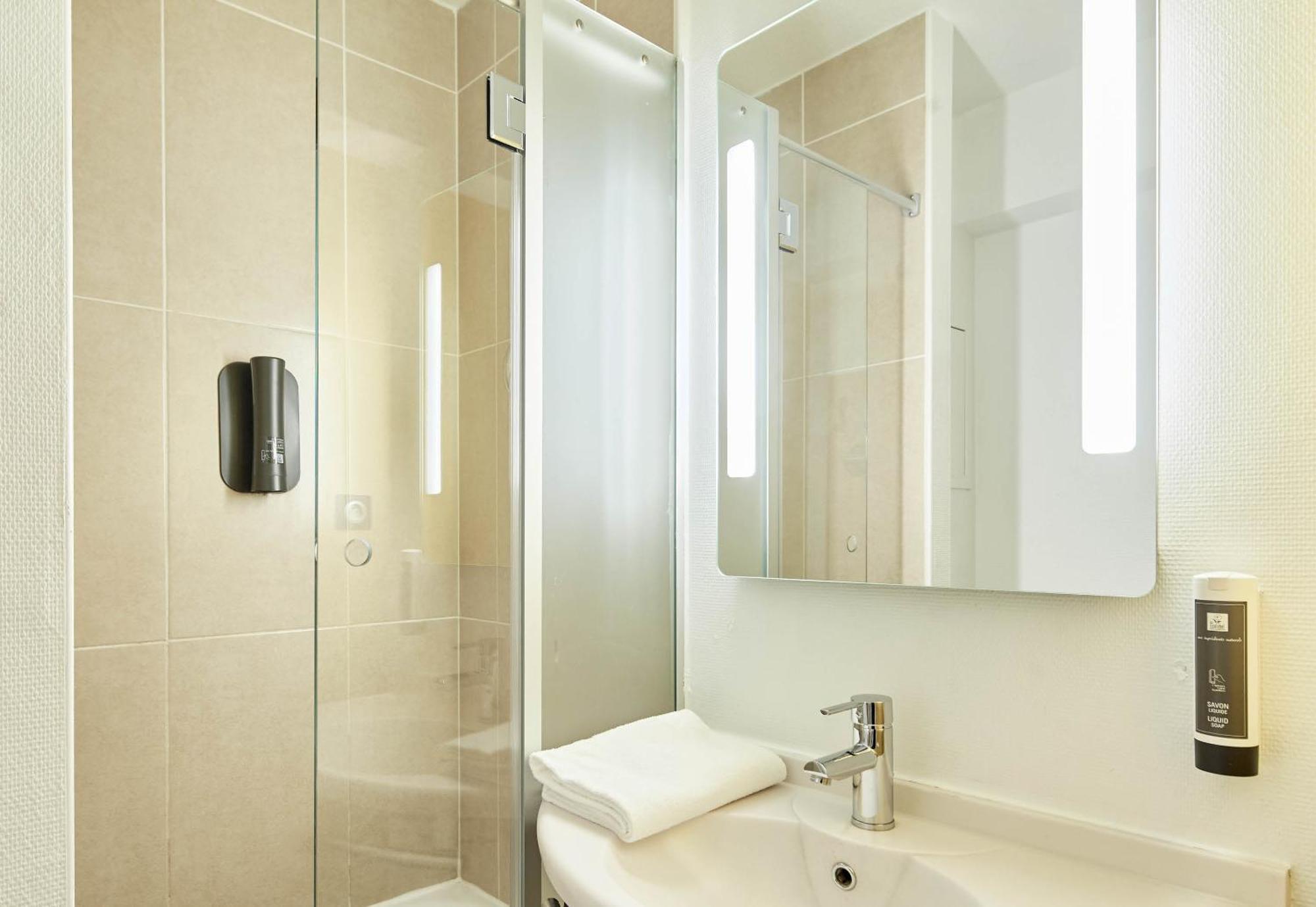 B&B Hotel Evry Lisses 2 Eksteriør bilde