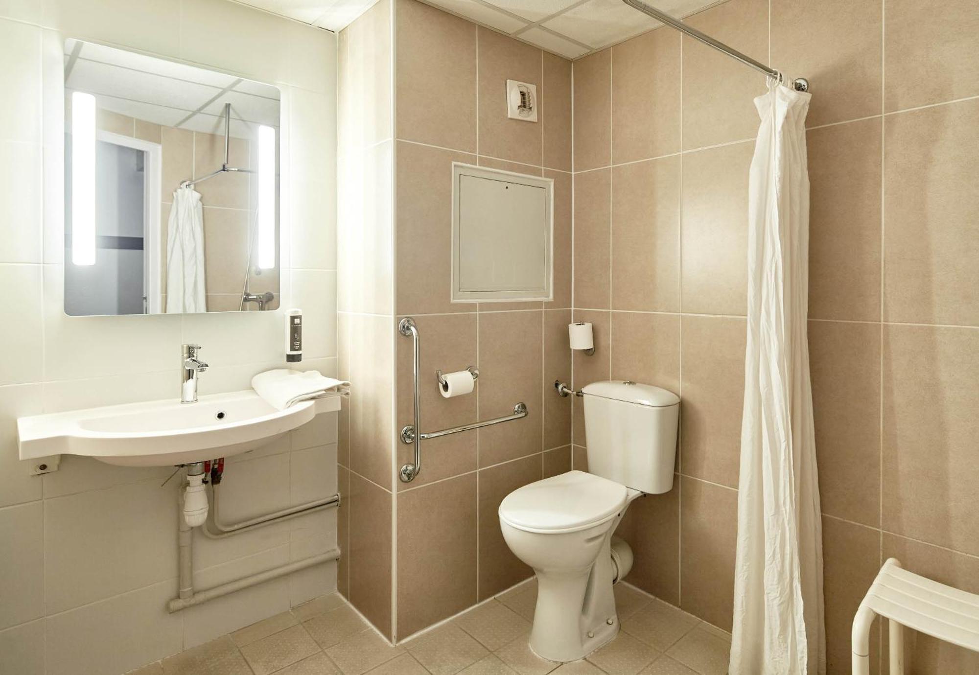 B&B Hotel Evry Lisses 2 Eksteriør bilde